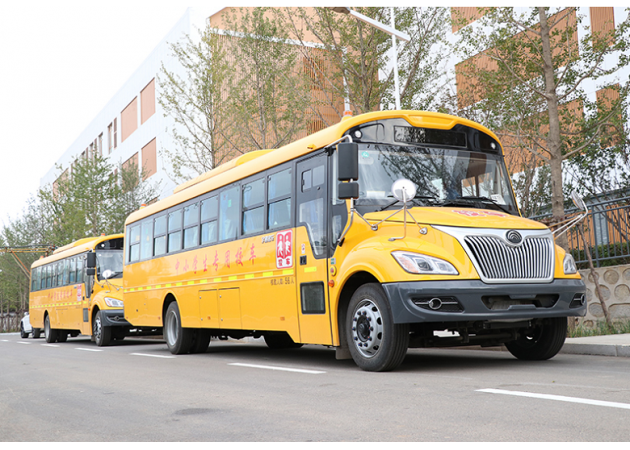校车
